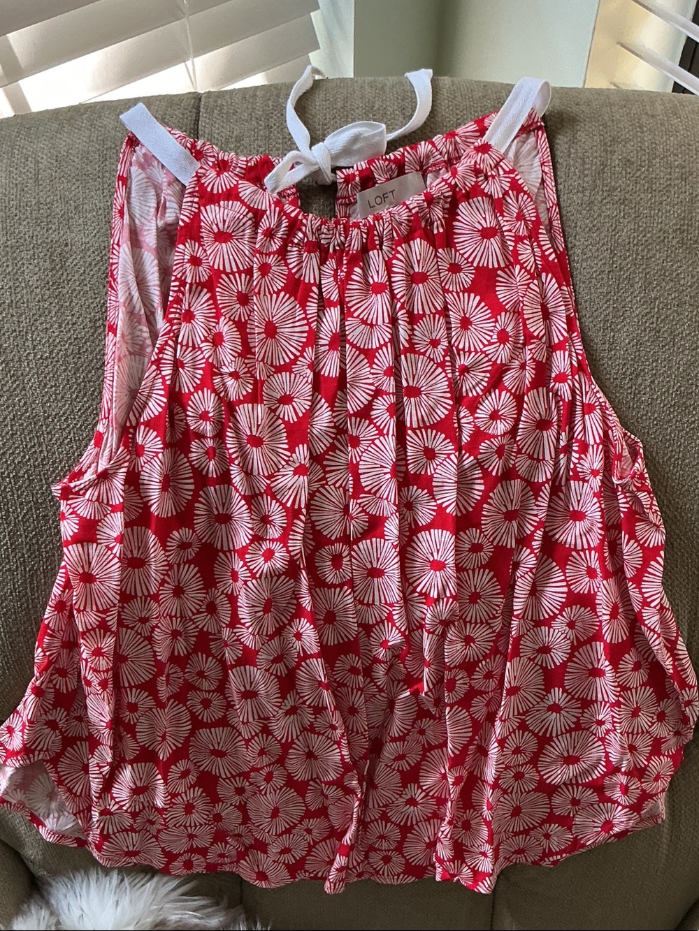 LOFT XL Red and White Floral Sleeveless Shirt with Tie Neck